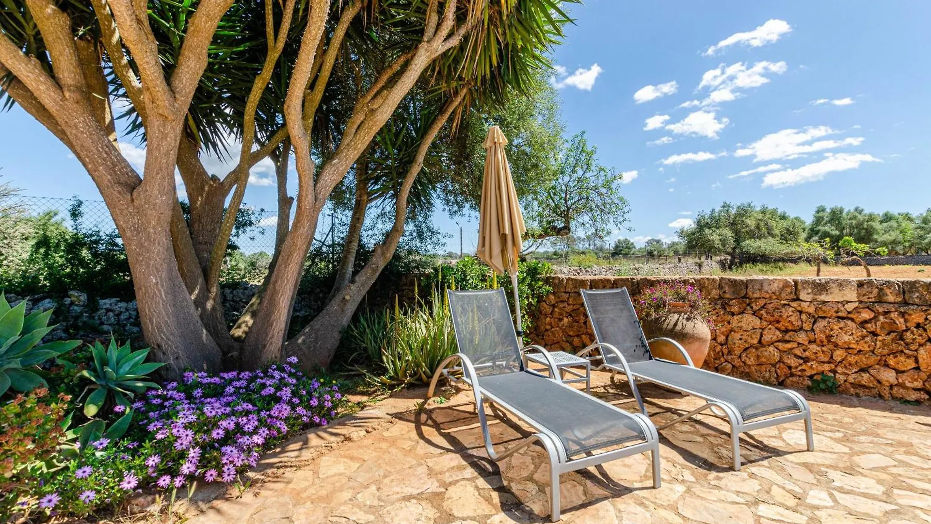Yourhouse Agroturismo Can Porreti El Galliner Lloret de Vistalegre Spain